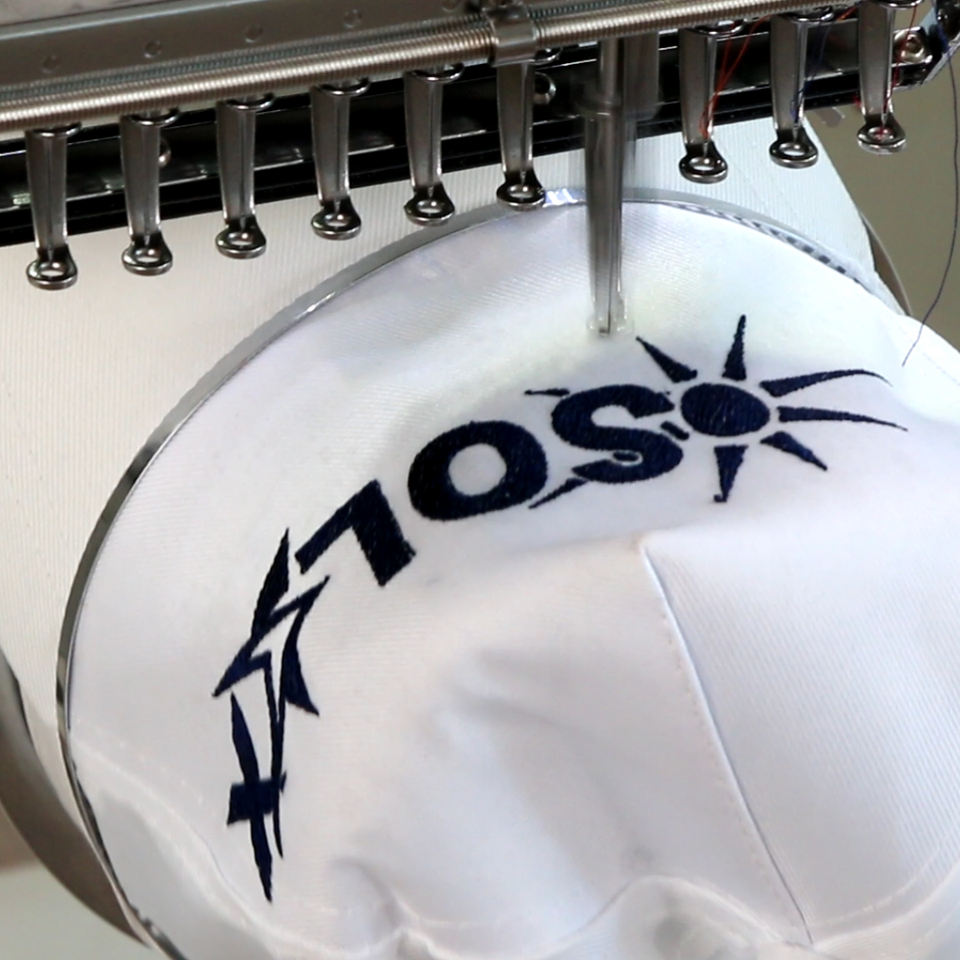 Haute qualité tête unique 15 aiguilles chine casquette plate T-shirt chapeau Machine à broder informatisée Machine à broder – Image 4