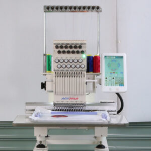 Haute qualité tête unique 15 aiguilles chine casquette plate T-shirt chapeau Machine à broder informatisée Machine à broder